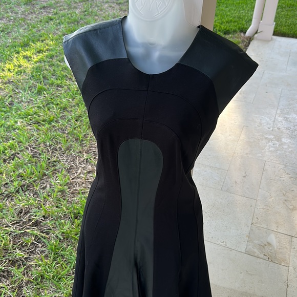 555 Los Angeles designer, black sleeveless asymmetrical w/leather midi dress - Picture 3 of 13